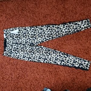 VICTORIAS SECRET INCREDIBLE ESSENTIAL LEGGING WOMAN SIZE 4